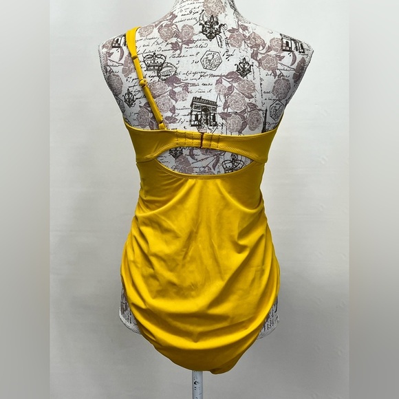 SHADE & SHORE Yellow One-Piece keyhole front Swimsuit size L - Picture 8 of 12